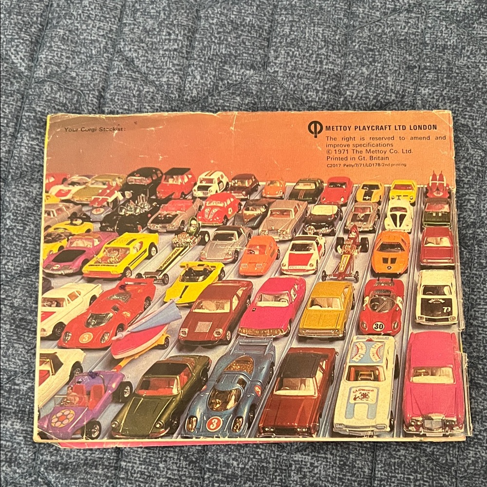 Matchbox vintage cars, Corgi toys and Matchbox vintage catalogs, Mattel tin pin - Picture 3 of 13